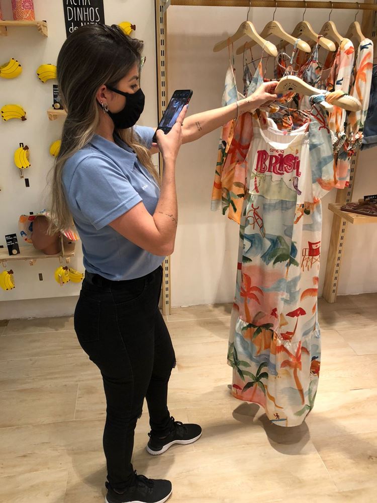 Consumidor aposta em serviços personalizados para ir às compras 1 assistente de compras 2 divulgacao independencia shopping