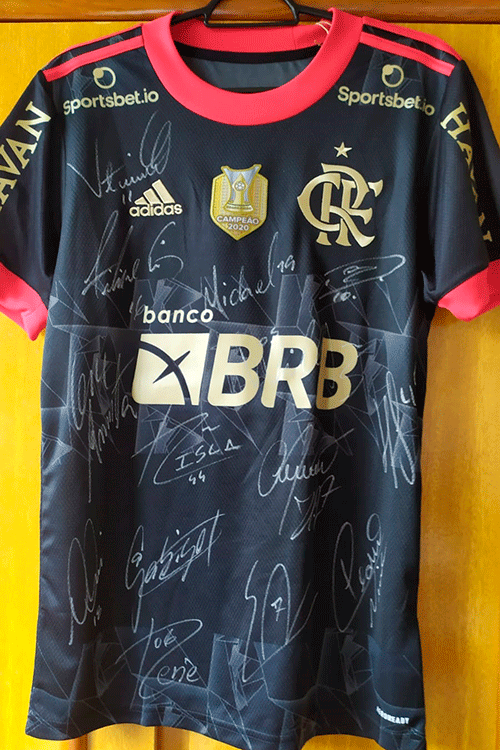 Camisas autografadas do Flamengo serão rifadas e/ou leiloadas por instuições filantrópicas 1 camisa fla