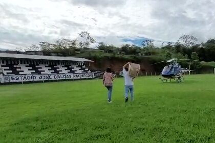 Helicóptero da PM transporta medicamentos e testes de Covid-19 para Ibitipoca 1 2helicoptero em ibitipoca by prefeitura de lima duarte e1641999219188