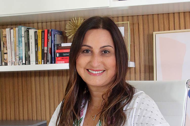 Daniela Arbex lança livro sobre a tragédia de Brumadinho 7 Danaiela Arbex capa fernando priamo 13