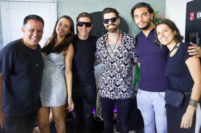 Fala Quem Sabe: A importância do empresário contábil 5 100 mil presenças nos agitos do verão: Octávio Fagundes (no ‘flash’ com Amanda Vieira, Felipe Lobo, o ‘top’ dos DJs Alok Petrillo, Gabriel Lopes e Paula Miranda) comemora o sucesso de 29 eventos no fim de ano no Privilège em Juiz de Fora, Búzios (RJ) e Xangri-lá (RS), além de três projetos de música eletrônica com Dubdogz, Watzgood e Fflora. Foram cerca de 100 mil pessoas marcando presença nas fervilhantes noites. Agora, Octávio está em contagem regressiva para a inauguração do Privilège Vitória, que vai agitar o verão capixaba.
