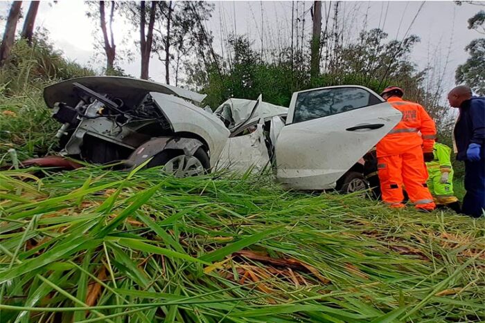 Mulher morre em acidente na BR-040; outros três ficam feridos 1 acidente em lafaiete by corpo de bombeiros