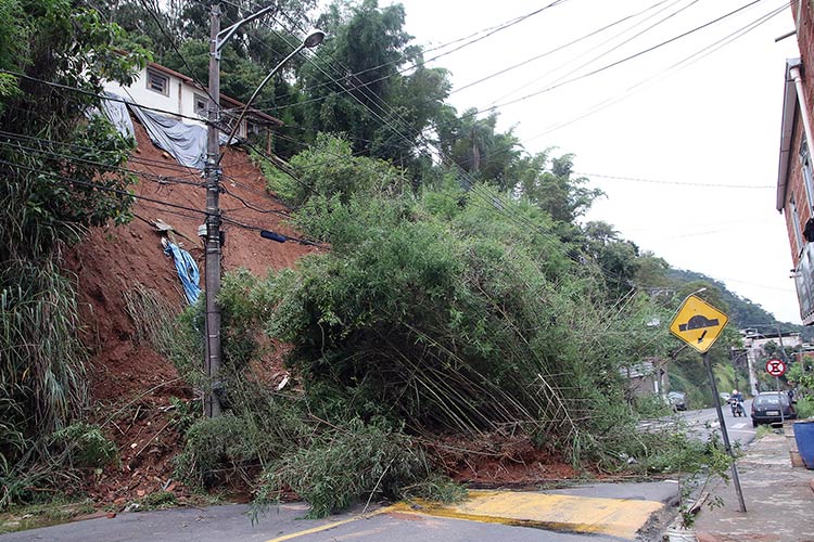 Prefeita decreta estado de emergência em JF por conta das chuvas 2 chuva juiz de fora talude dom bosco by fernando