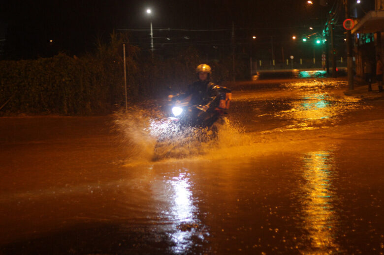 Juiz de Fora registra forte tempestade e deixa ruas alagadas 1 chuva na zona norte by renan ribeiro e1642073448797