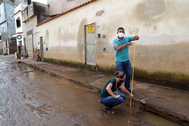 Até quando? Moradores do Bairro Industrial sofrem com alagamentos há pelo menos 50 anos 3 enchente bairro industrial 2 by fernando priamo