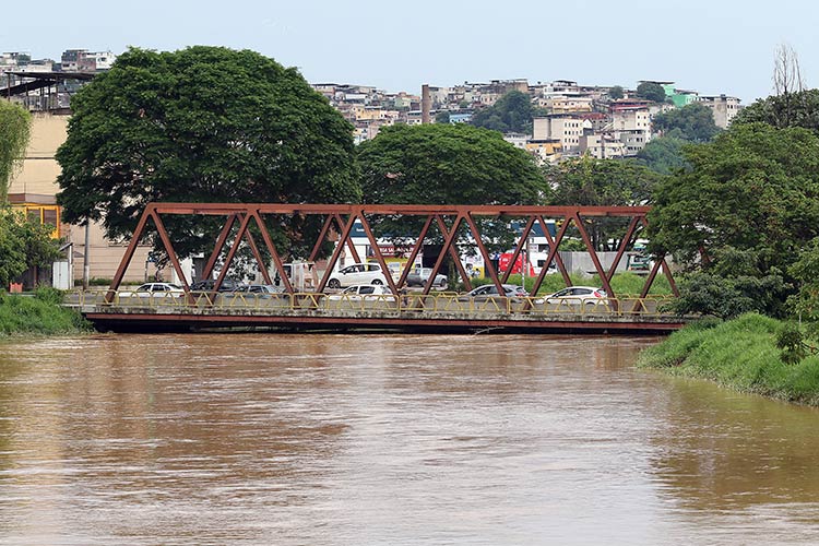 Prefeita decreta estado de emergência em JF por conta das chuvas 3 rio paraibuna by fernando priamo