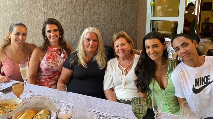 Túlio Silva e o filho Philipe ladeando Nei Neves da Silva e Ricardo Fortuna 2 Lisa Neves, Gisela Vianna Silva, Virginia Papadopulus Silva, Neusa Neves, Karla Fortuna e Elisânngela Neves