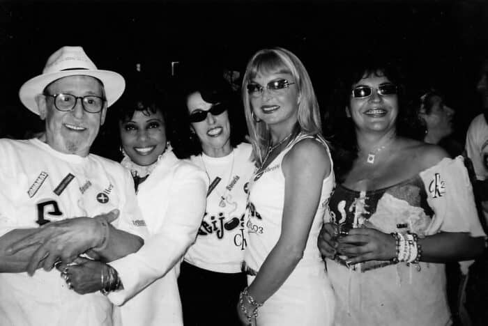 Milena Schroder, totalmente demais pelas lentes de Johnny Pio 3 O ator Castro Gonzaga, a cantora Eliana Pittmann, Neuza Marsicano, Baby Mancini e Vânia Fortuna, na Feijoada CR em 2003