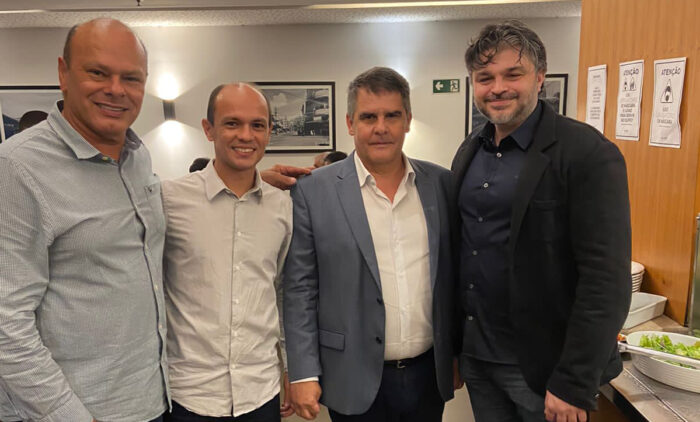 Cláudio Ferreira da Silva, Rodrigo Gherardi, o vice-governador Paulo Brant e Daniel Giotti, ontem, no almoço do Bacco 1 Cláudio Ferreira da Silva, Rodrigo Gherardi, o vice-governador Paulo Brant e Daniel Giotti, ontem, no almoço do Bacco