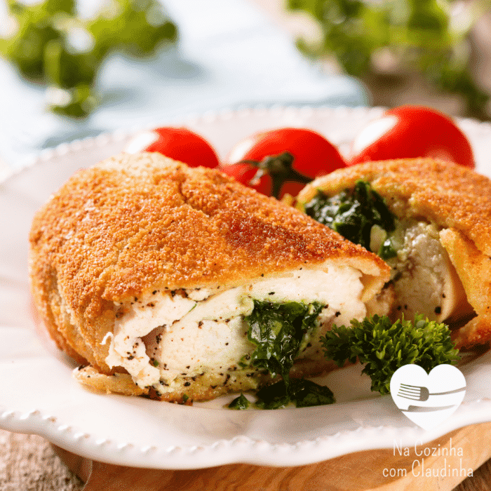 Receita de Frango à Kiev leva recheio de manteiga e ervas finas 1 "<yoastmark