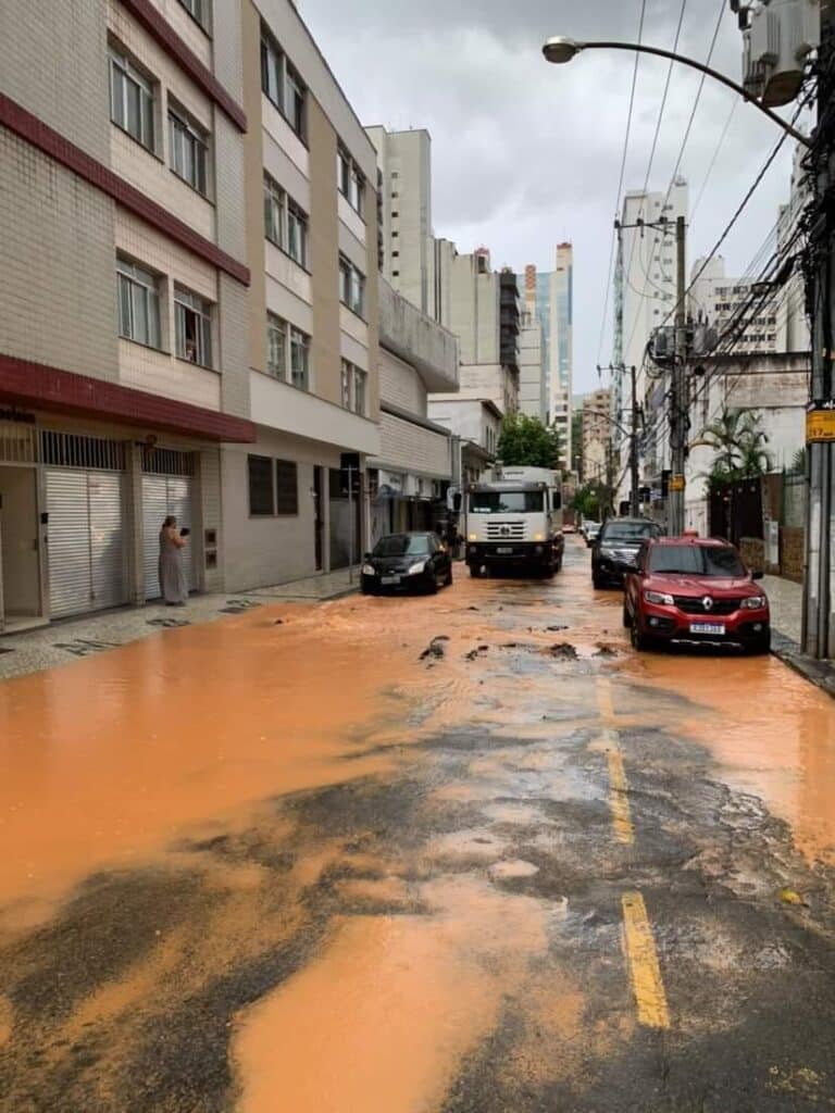 Juiz de Fora registra mais uma forte chuva na tarde deste sábado 1 Chuva em Juiz de Fora chamou atenção na tarde deste sábado, 19 de fevereiro de 2022