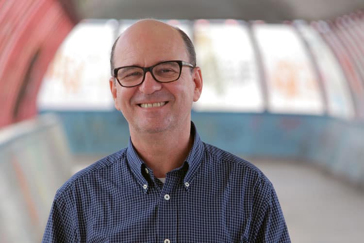Luiz Ruffato lança livro em que investiga o Modernismo fora de SP 1 Luiz Ruffato