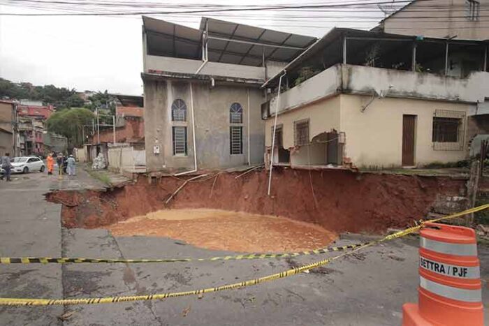 Moradores de 130 áreas de risco em JF convivem com medo e insegurança 1 Ponto de deslizamento Rua Celso Nunes Leal bairro Bonfim Felipe Couri 8