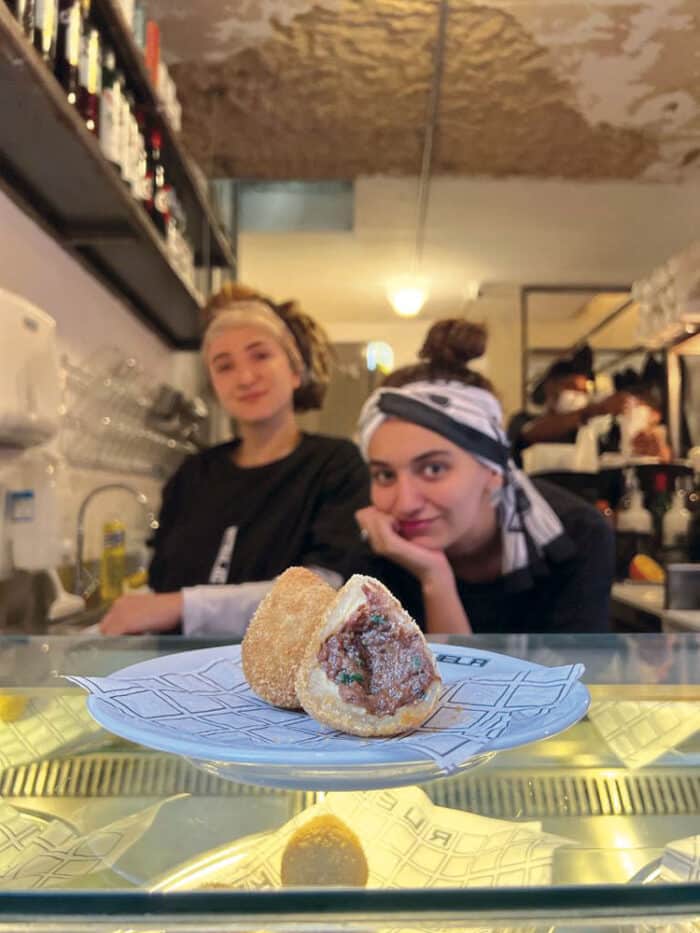 Da estufa: clássico de boteco com pitada hype 2 coxinha de rabada