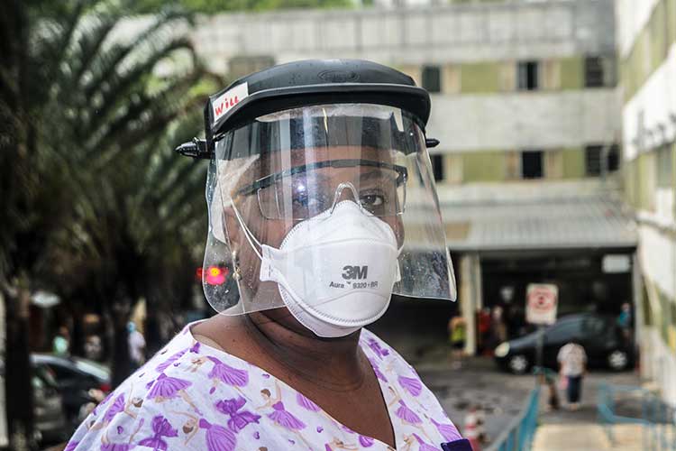 Em novo pico da pandemia, profissionais da saúde relatam esgotamento 6 Wildana mais by fernando priamo