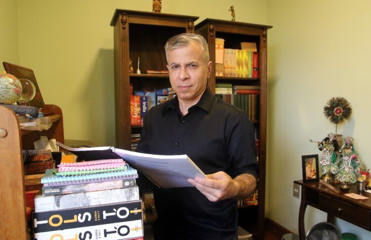 Escritor Embla Rhodes negocia com editoras seu próximo livro 1 embla 1 e1643736522423