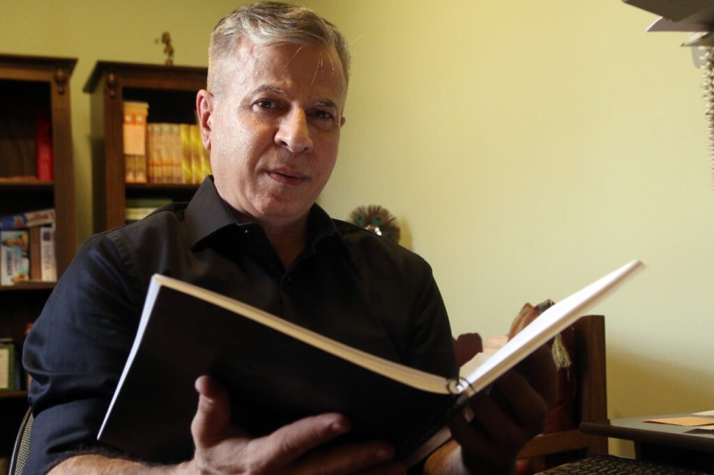 Escritor Embla Rhodes negocia com editoras seu próximo livro 2 embla 2