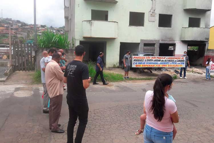 Moradores do Jardim dos Alfineiros cobram demolição de prédio 1 jardim dos alfineiros predio by associacao dos Moradores divulgacao