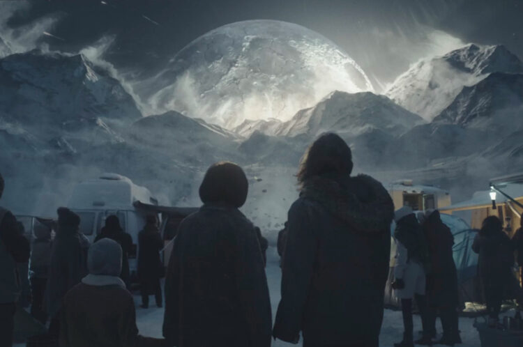‘Moonfall: Ameaça lunar’, novo filme-catástrofe de Roland Emmerich, chega aos cinemas 1 moonfall e1643823809402