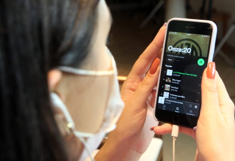 Artistas comentam a polêmica Neil Young vs. Spotify 2 onze20 e1644003145821