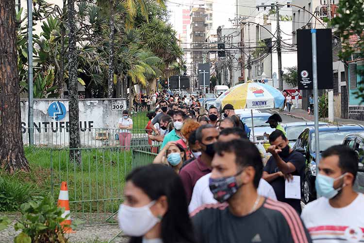 11---Fila-Vacina-RU-centro---fernando-priamo-(6) 11---Fila-Vacina-RU-centro---fernando-priamo-(6)