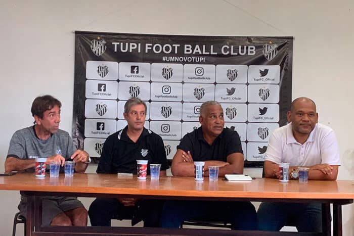 Ademir Fonseca TUPI treinador 1 Davi Sampaio