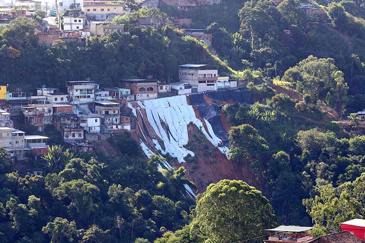 Mais de 300 casas estão condenadas pela Defesa Civil em Juiz de Fora 2 Area de Risco R4 Grajau fernando priamo 2