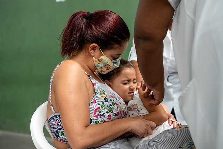 Pais aproveitam dia Dia D de vacinação para atualizar cartão das crianças 2 Cibele de Paula Guilherme