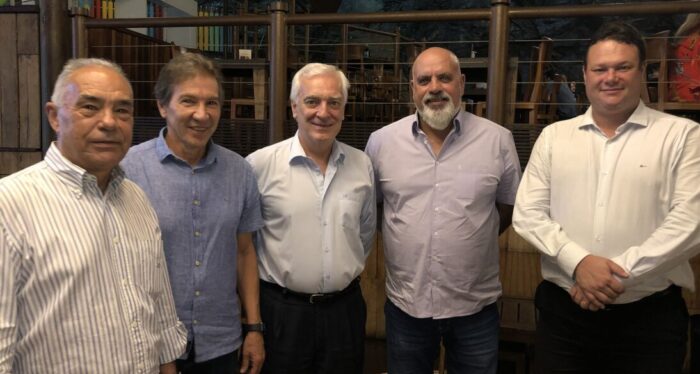 João Matos, Newton Ferreira de Oliveira, o cônsul de Portugal em Minas, Rui Oliveira de Almeida, o cônsul honorário em Juiz de Fora Álvaro Fernandes e Rodrigo Almeida clicados na Assunta 1 João Matos, Newton Ferreira de Oliveira, o cônsul de Portugal em Minas, Rui Oliveira de Almeida, o cônsul honorário em Juiz de Fora Álvaro Fernandes e Rodrigo Almeida clicados na Assunta