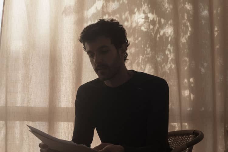 Leonardo Piana estreia com livro "Sismógrafo" 1 Leonardo Piana