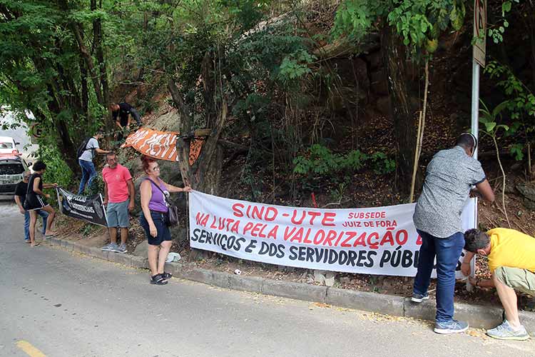 Sem fazer novos anúncios, Zema visita JF 2 Manifestacao contra o Gov