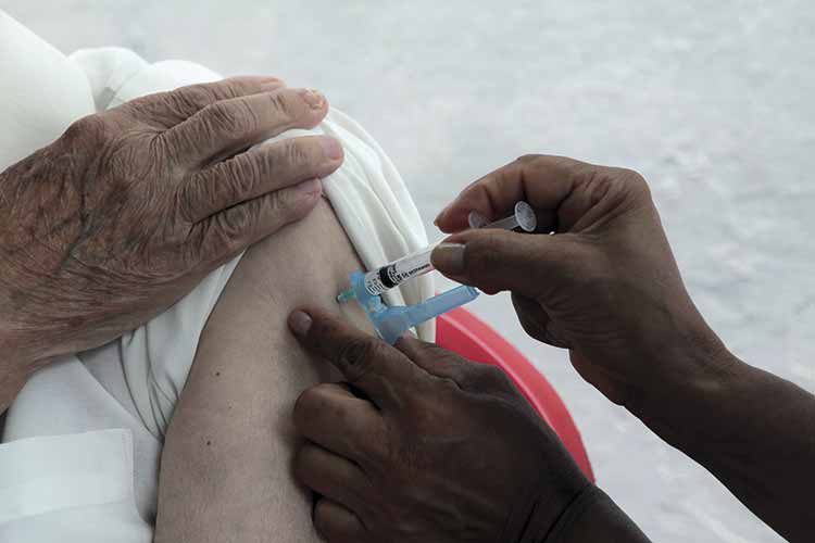 Governo de Minas anuncia quarta dose para idosos com 60 anos ou mais 1 Vacinacao idosos fernando priamo 8
