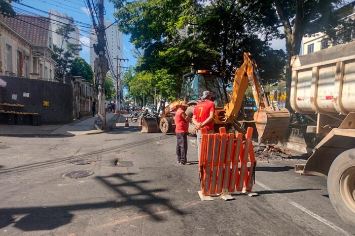 Obra causa desvio no trânsito na região central de JF 1 obra rio branco foto smu