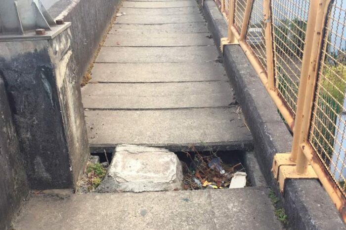Passarela deteriorada no viaduto da Zona Norte 1 vu 25 03