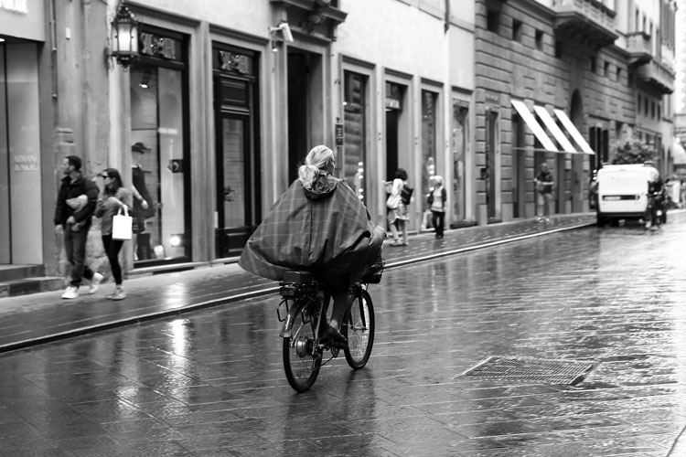 Mostra de Fernando Priamo estreia nesta terça-feira 1 As mulheres de Florenca e suas bicicletas 3