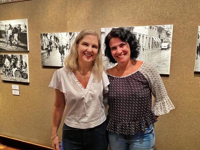 Cristina Ajub e Bebel Pequeno na abertura da exposição “Convergência - Inquietude da Alma”, do fotógrafo Fernando Priamo, no Fórum da Cultura