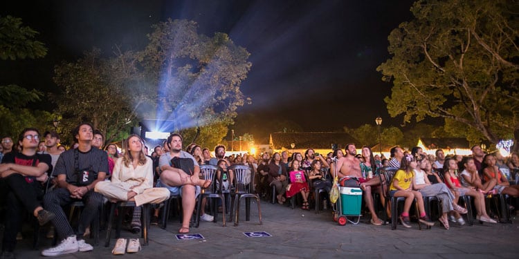 Mostra de Cinema de Tiradentes realiza ação presencial nesta semana 2 CINE COPASA NA PRAÇA credito Netun Lima Universo Producaodestacada