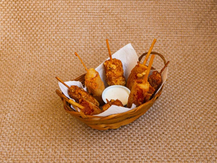Conheça os pratos participantes do Comida di Buteco 2022 18 Empório do Cubano Espetos Cubanos Juiz de Fora 2022 Natália Ferreira