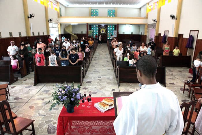Crianças aprendem sobre rito do lava-pés na paróquia do Bom Pastor 1 Lava pes bom pastor fernando priamo 24
