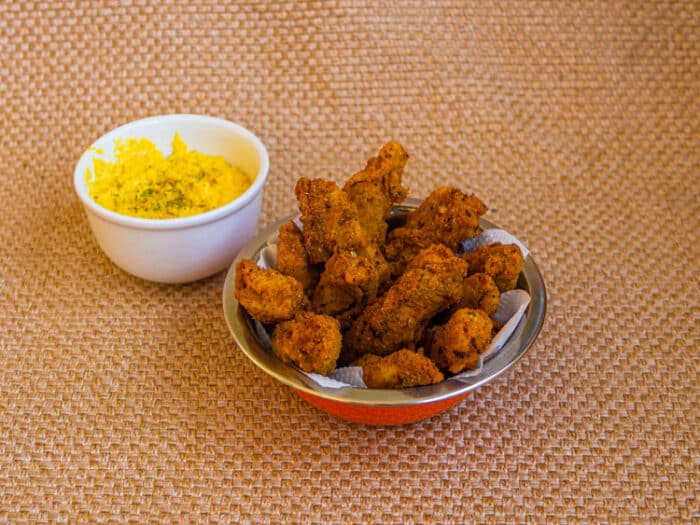 Conheça os pratos participantes do Comida di Buteco 2022 21 Mercearia do Bem Frango Cai e Milho Pira Juiz de Fora 2022 Natália Ferreira