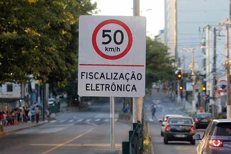 Novos radares começam a operar nesta sexta-feira em Juiz de Fora 1 Juiz de Fora possui 54 radares para controle do trânsito