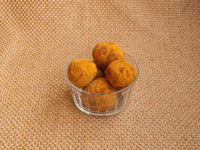 Conheça os pratos participantes do Comida di Buteco 2022 23 Patanisca Butiquim Bolinho De Feijoada Carioca Juiz de Fora 2022 Natália Ferreira2