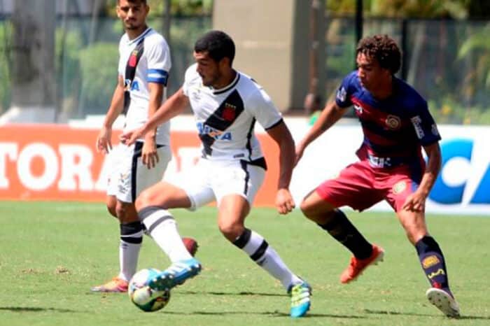 Pacotão carijó: Tupi anuncia nove jogadores para o Módulo II 1 Tupi Arthur Minota foto Rafael Ribeiro Vasco