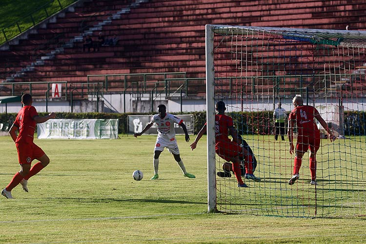 Tupynambás-gol-perdido---fernando-priamo-(5) Tupynambás-gol-perdido---fernando-priamo-(5)