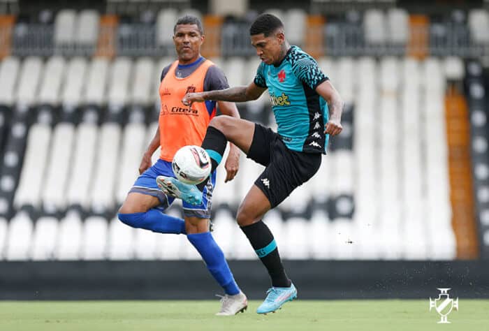 Saiba onde assistir Vasco x Vila Nova na primeira rodada da Série B 1 Atacante Raniel é uma das esperanças de gol do Vasco nesta Série B