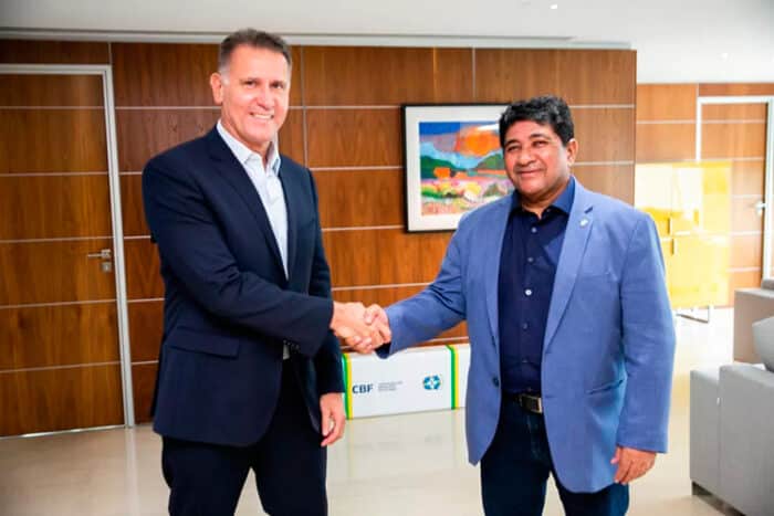 Wilson Seneme é o novo presidente da Comissão de Arbitragem da CBF 1 Wilson Seneme e Ednaldo Rodrigues na sede da CBF Foto Divulgacao CBF