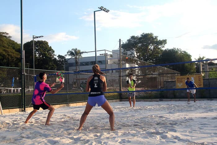 Beach tennis tem boom em Juiz de Fora: "todos podem jogar" 4 beach tennis fernando priamo 39
