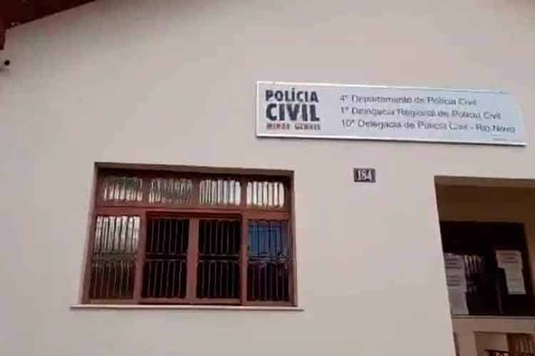 Criminosos invadem delegacia em Rio Novo, furtam armas e deixam recados para a polícia 1 delegacia rio novo reproducao