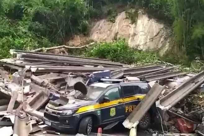 Deslizamentos deixam ao menos 14 soterrados em Angra dos Reis e Paraty 1 deslizamentos paraty reproducao redes sociais