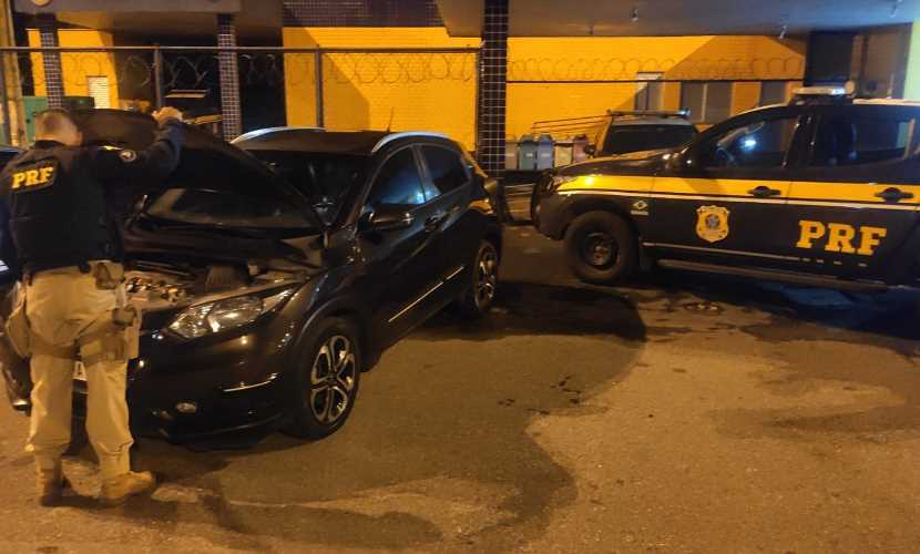 Motorista é preso pela PRF com veículo clonado e roubado em JF 1 veiculo clonado foto PRF